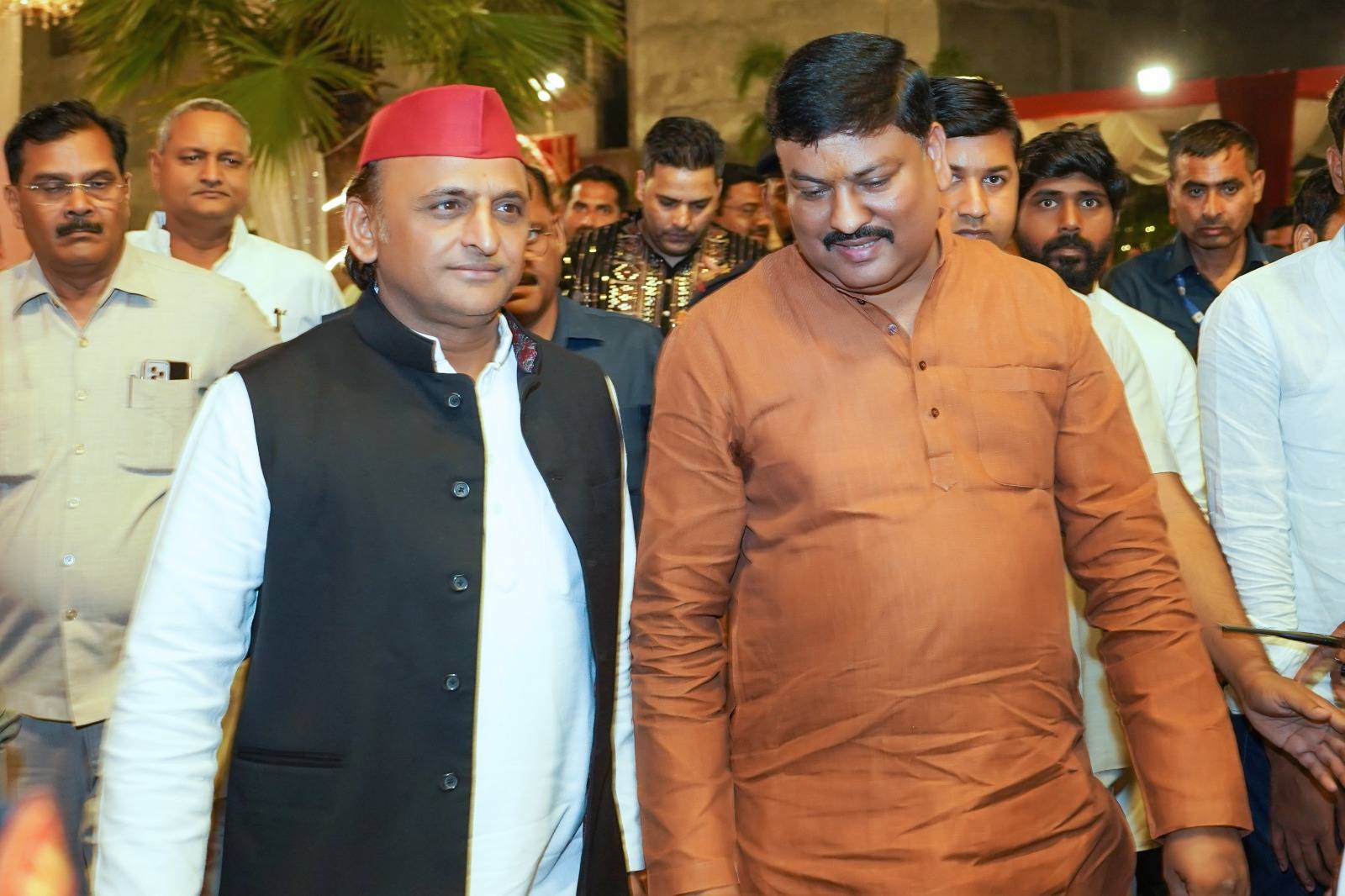 Pawan Pandey With Akhilesh Yadav